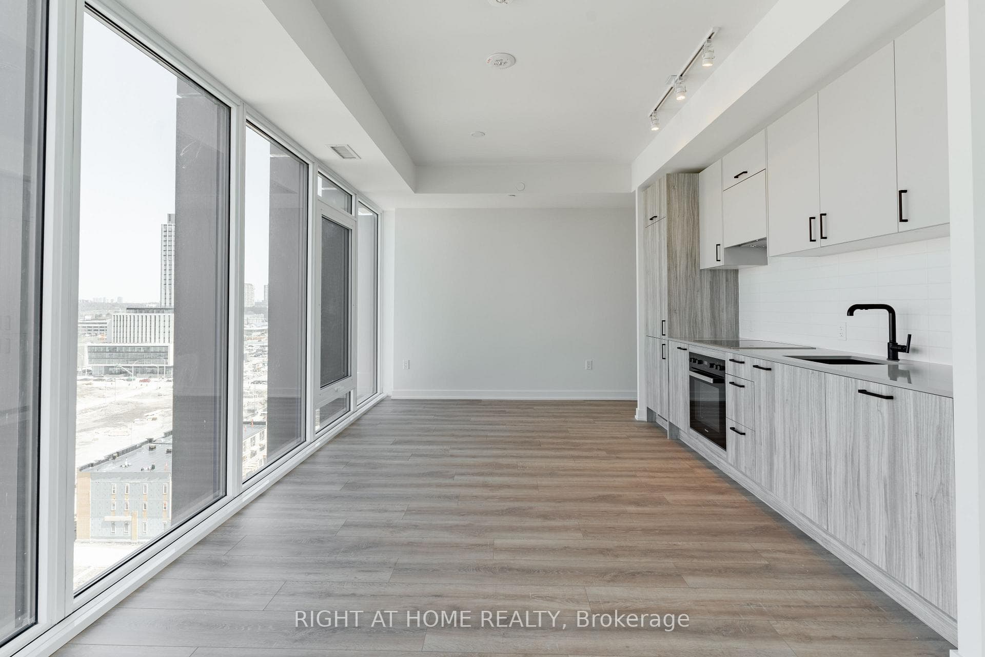 5 Quarrington Lane Unit 1403 photo 4