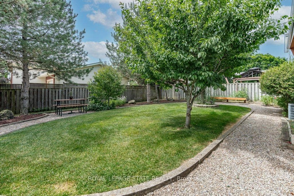 48 McMaster Drive photo 36