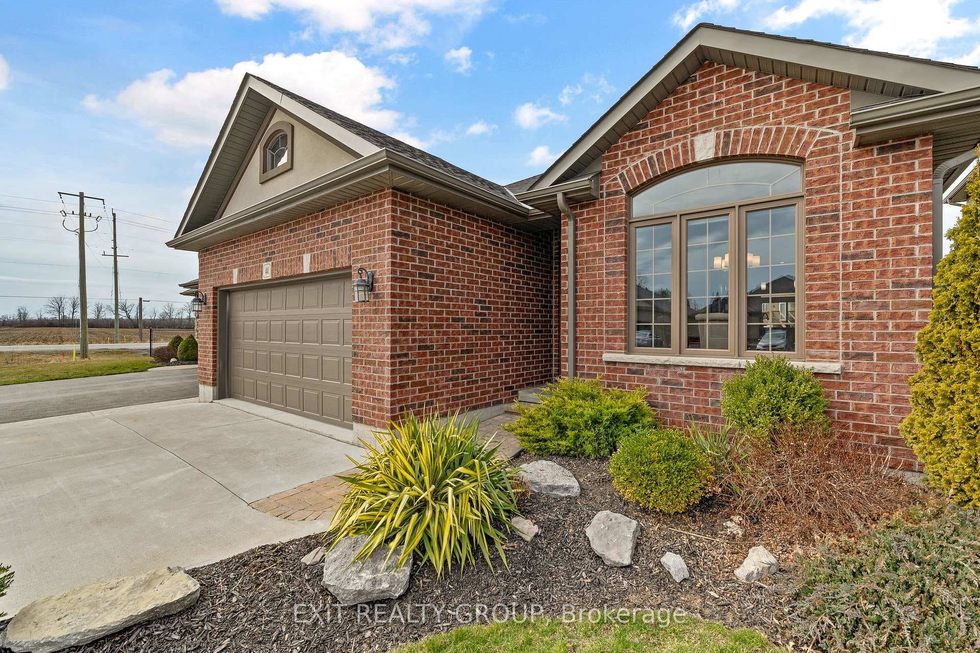 44 Kempton Avenue photo 36