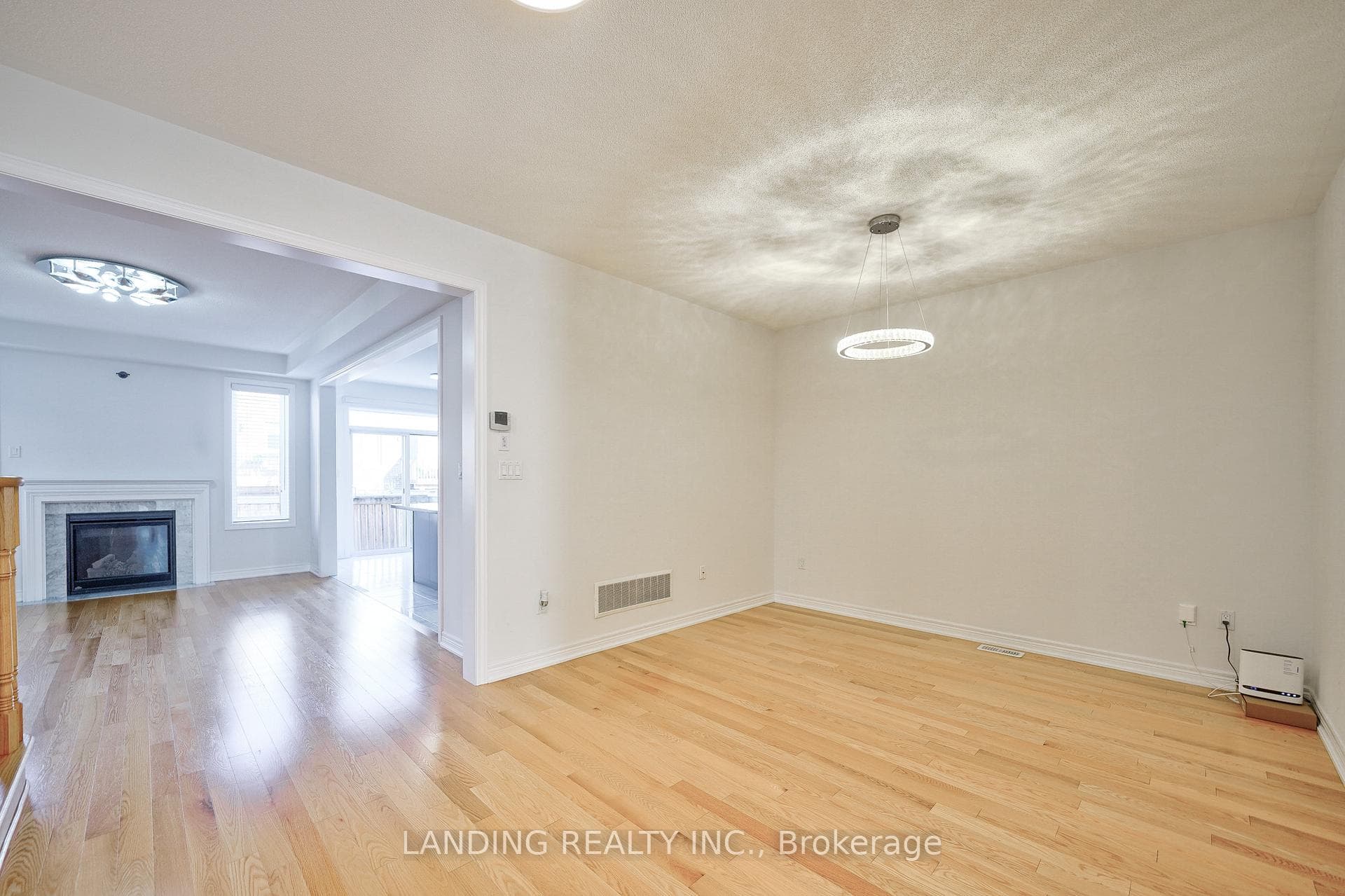 28 Applegate Drive photo 6