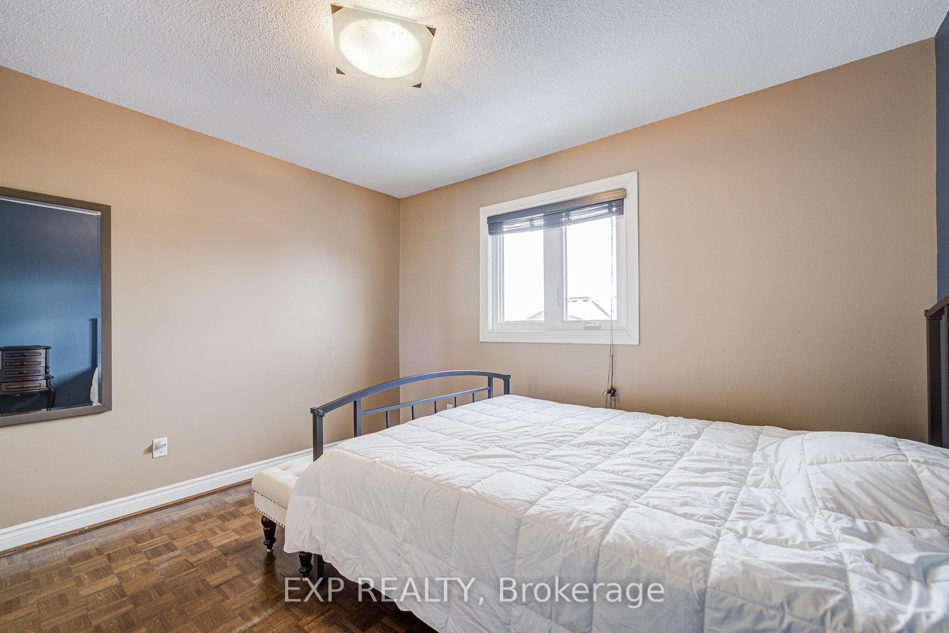 372 Greenock Drive photo 28