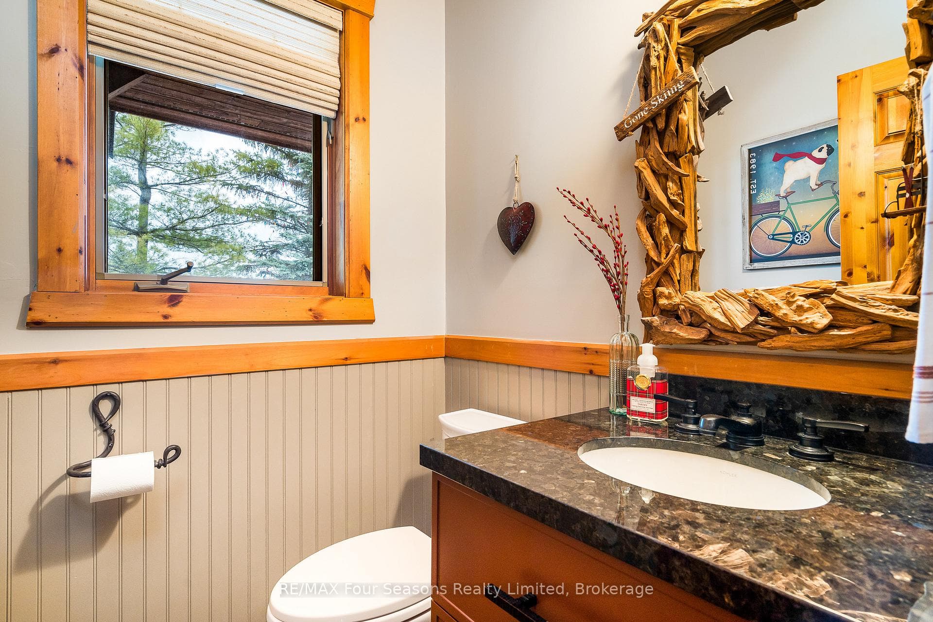 140 Alexandra Way photo 16
