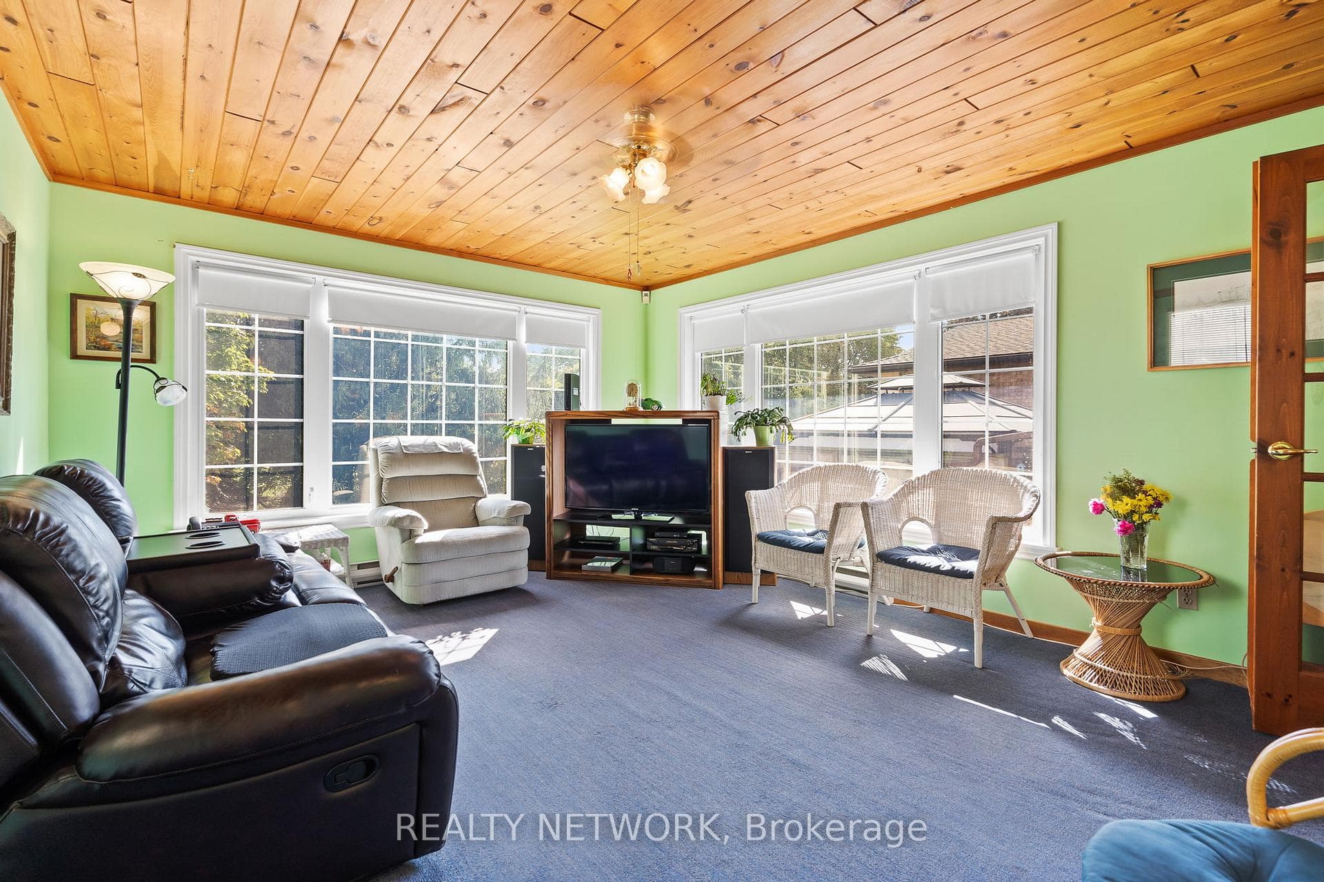 592 Grays Road photo 14