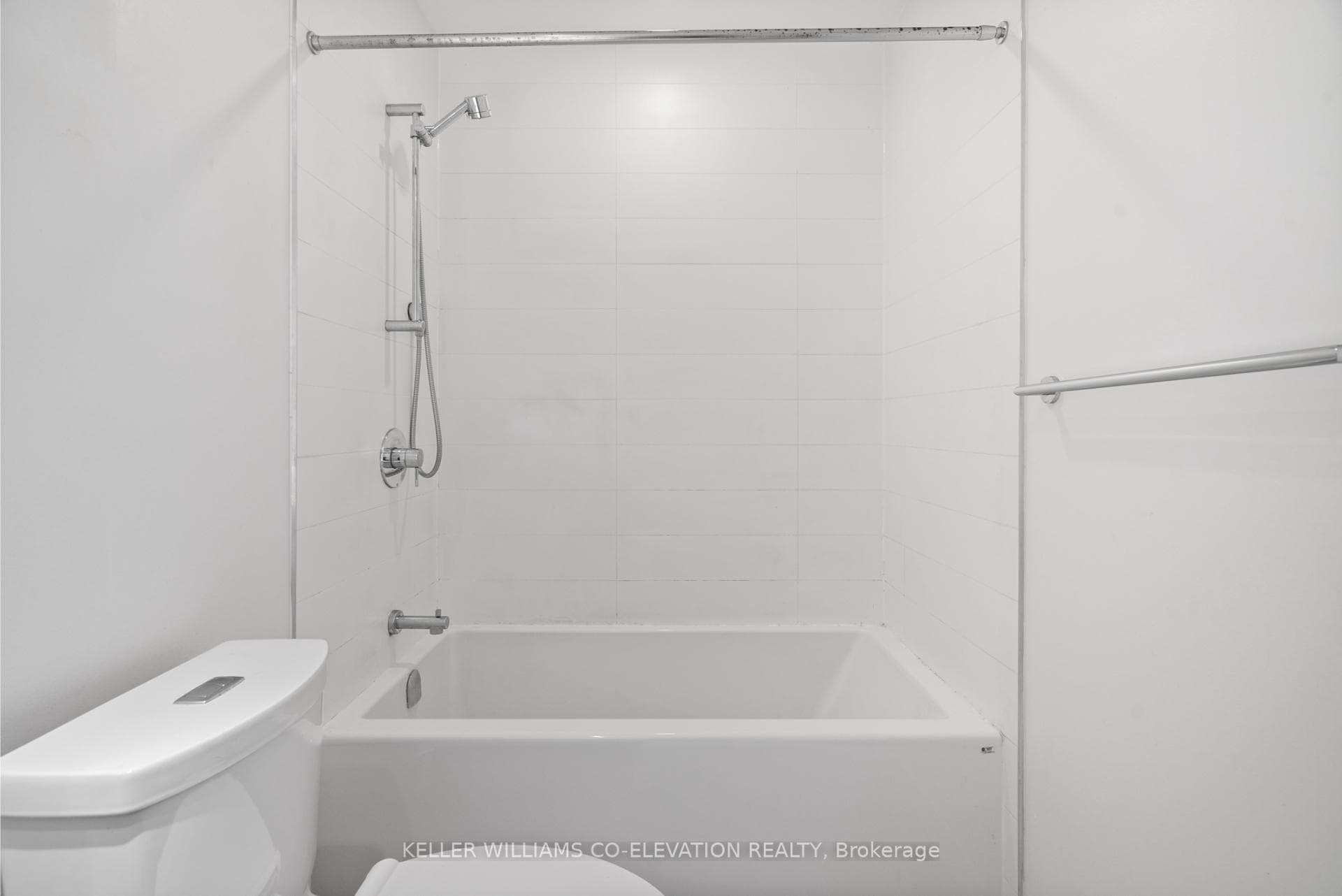 1075 Queen Street Unit 203 photo 26