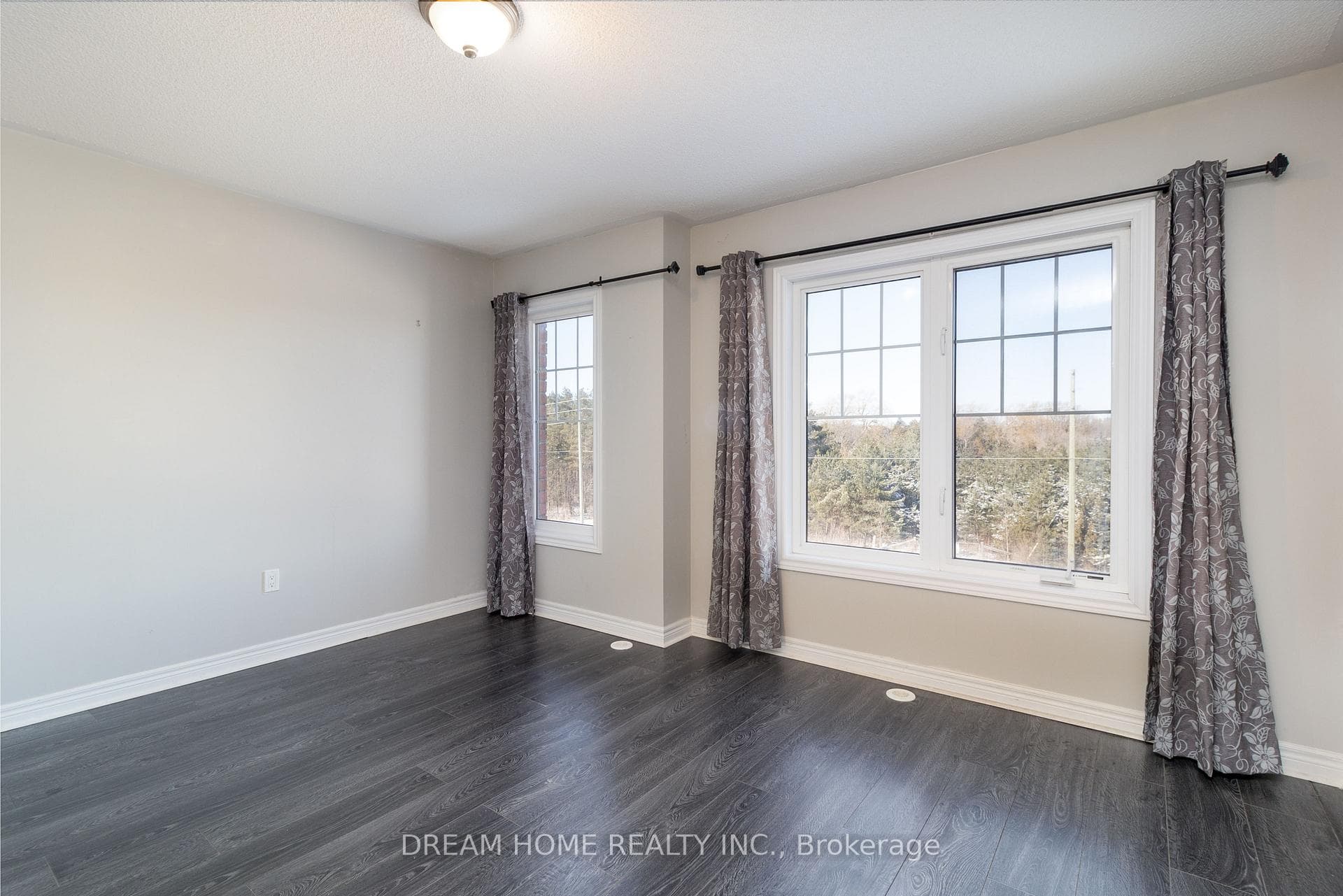 31 Dundas Way photo 8