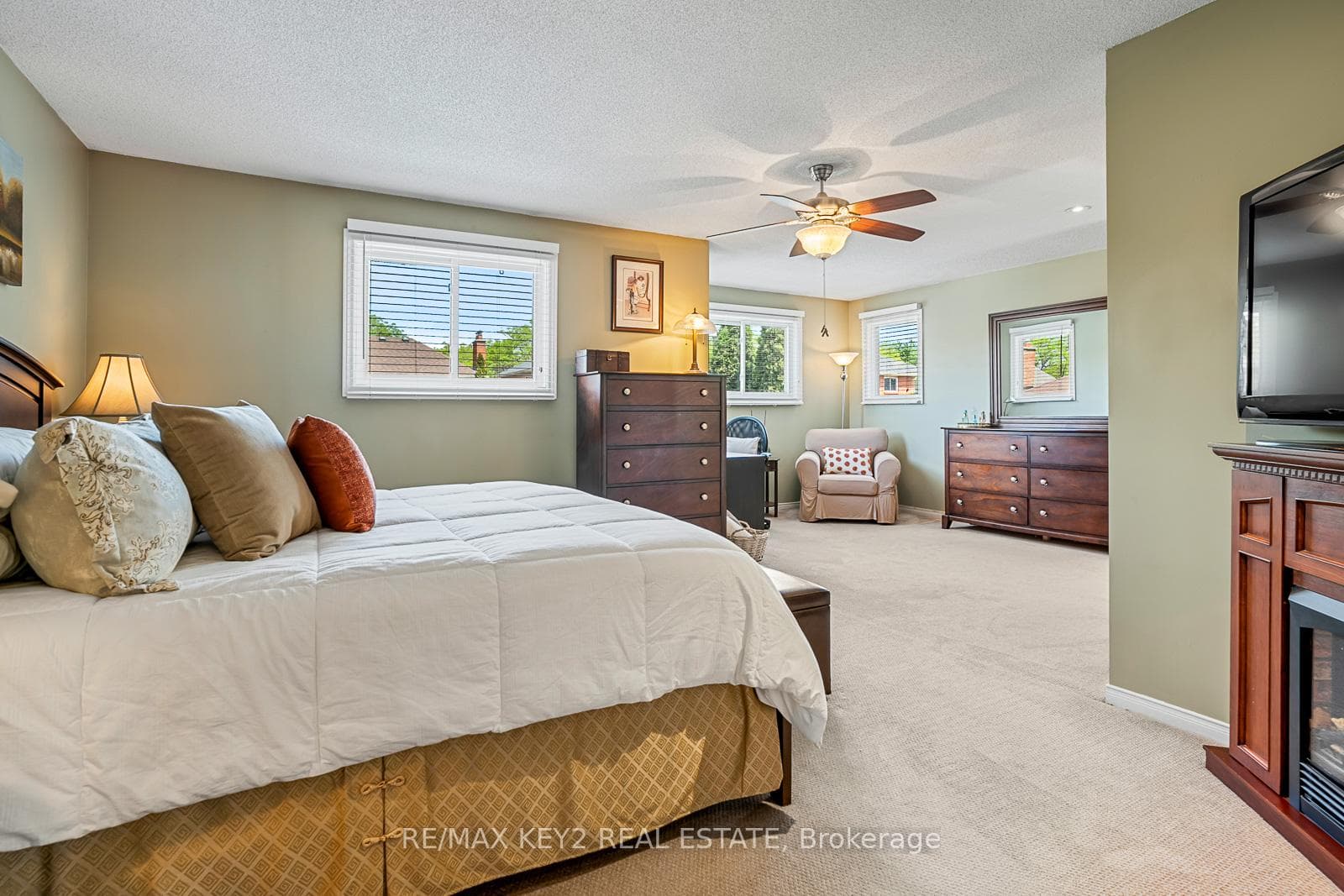 8 Mantell Crescent photo 24
