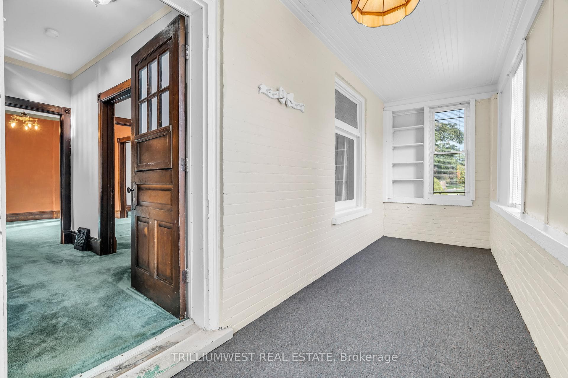 301 Ahrens Street photo 36