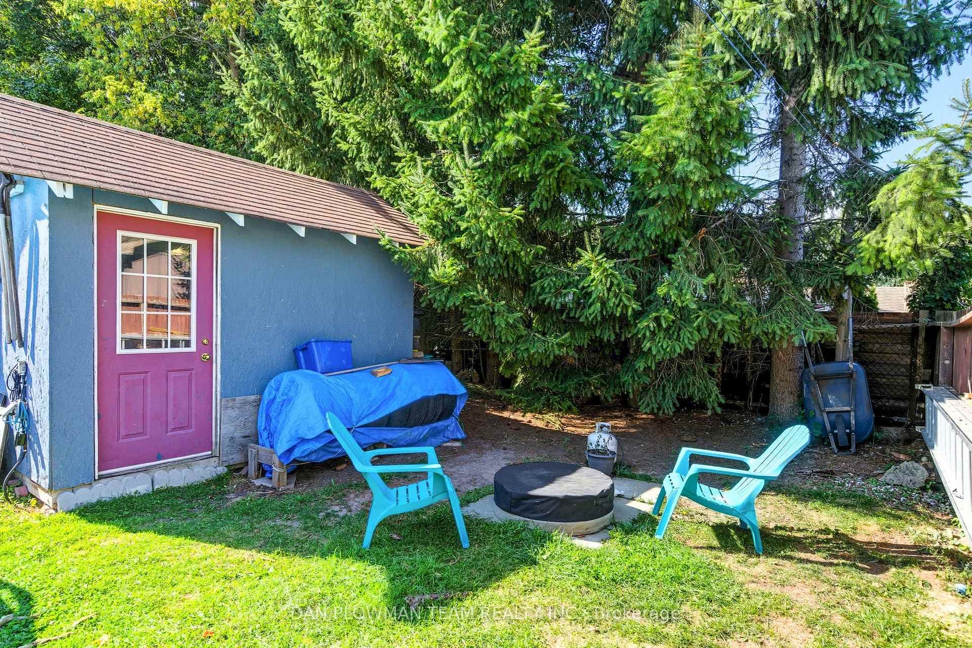 387 Surrey Drive photo 31