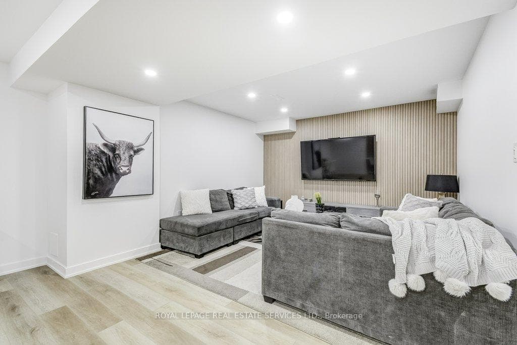 15 Branigan Crescent photo 28