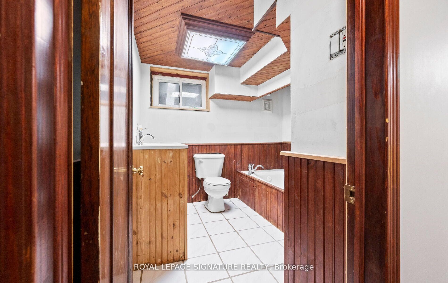 129 Allenby Avenue photo 30