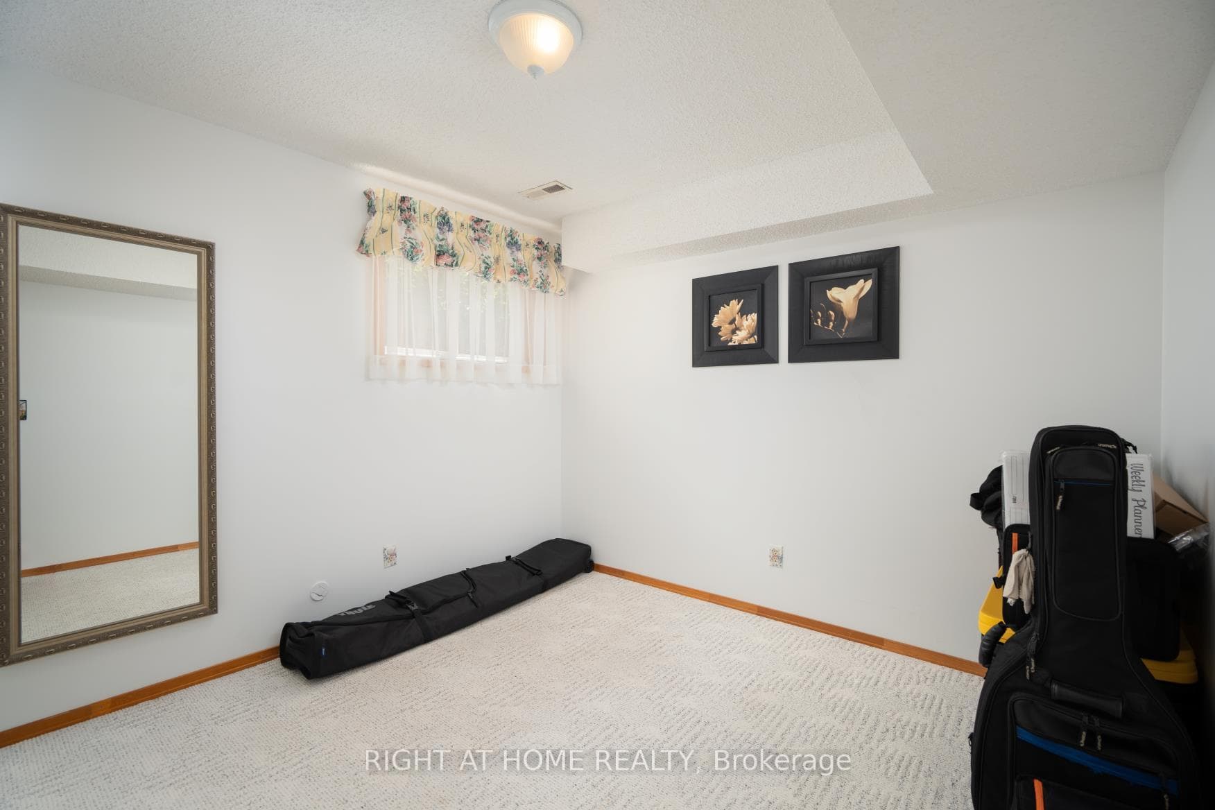 210 SENECA Avenue photo 20