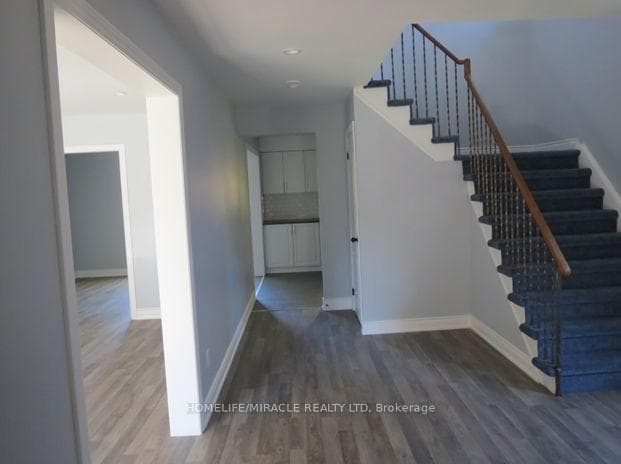 77 Trillium Crescent Unit Upper photo 2