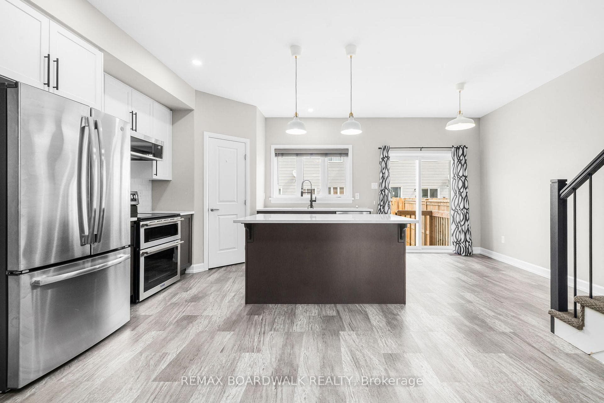 58 Vimy Ridge Crescent photo 14