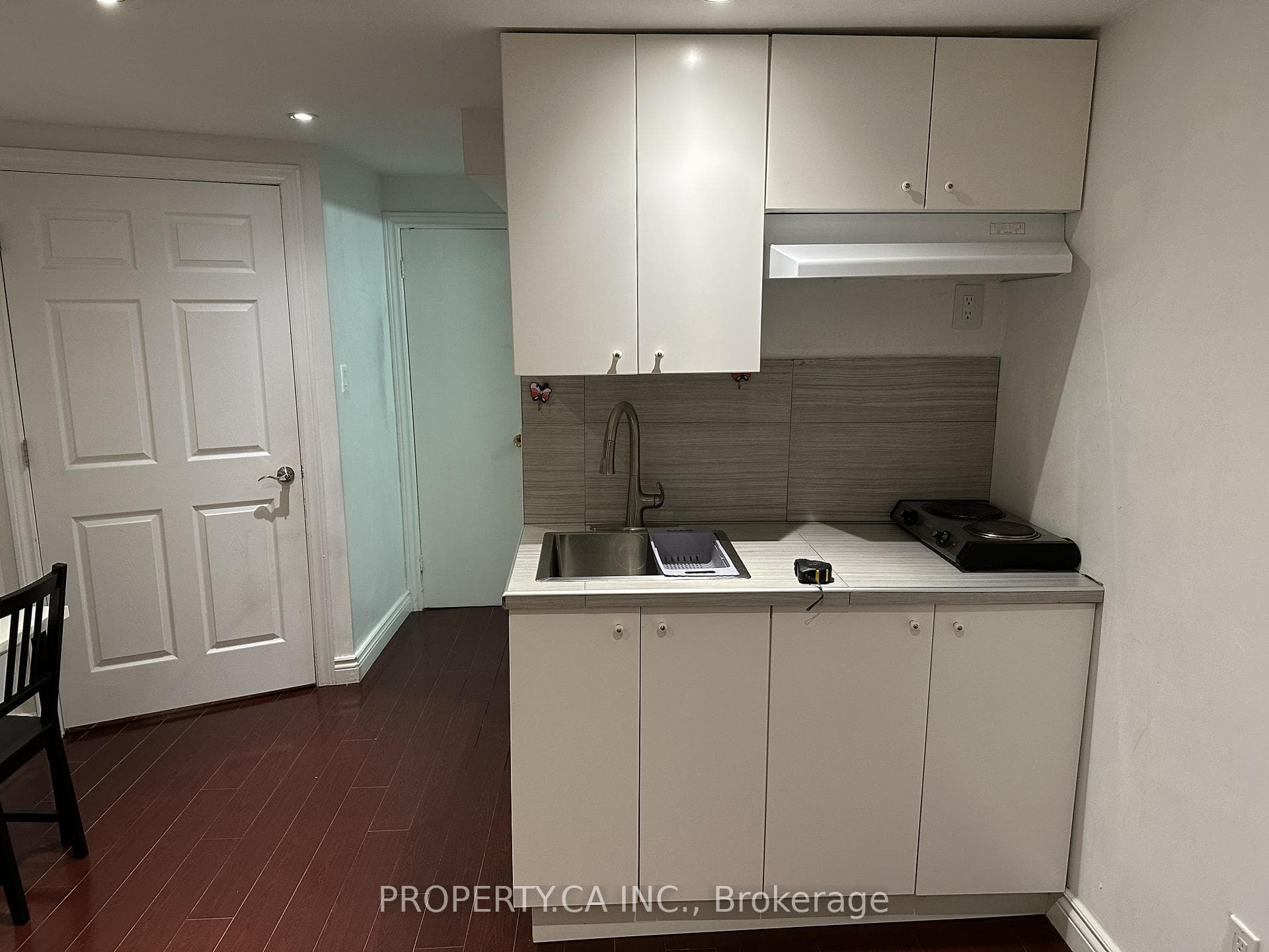 81 Holsworthy Crescent Unit Basement photo 7