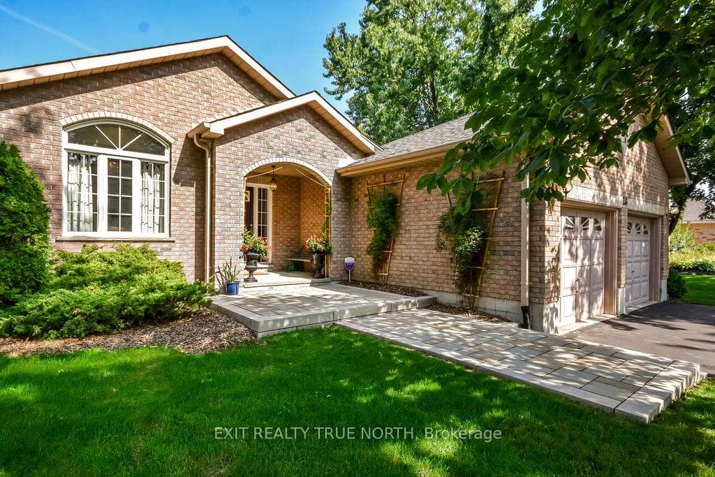 28 Nicholson Crescent photo 3