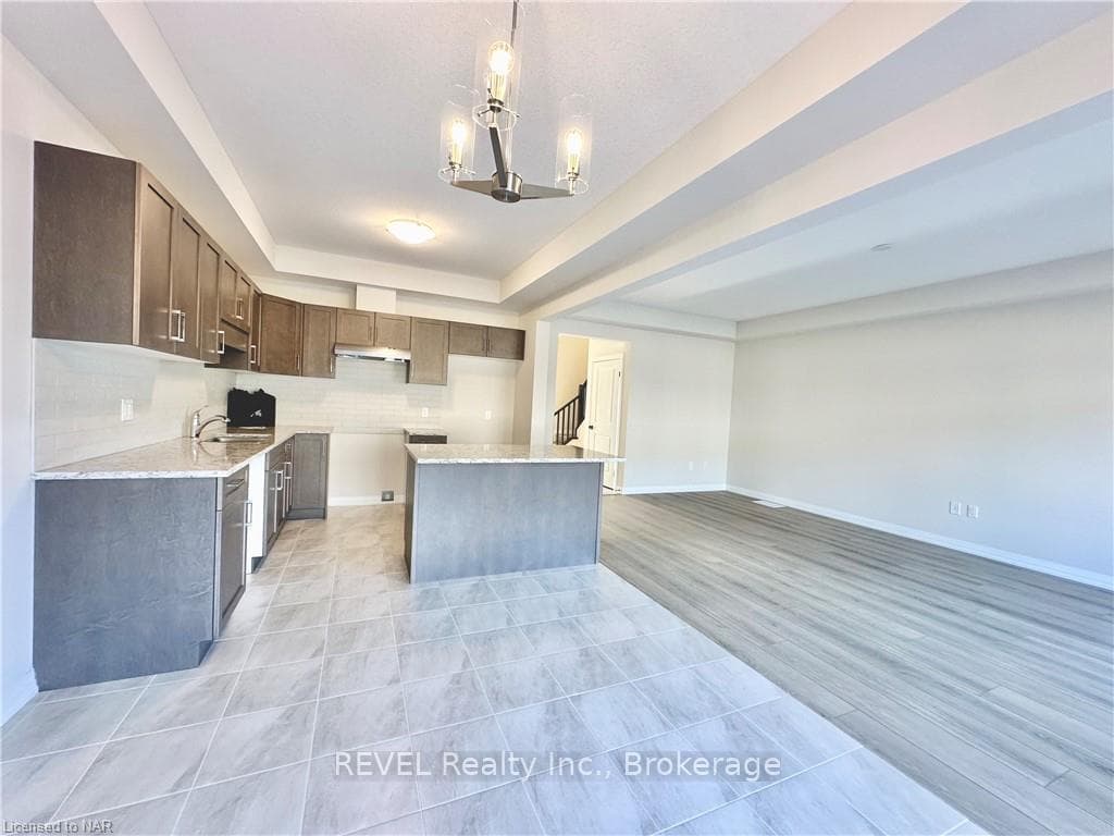 47 SAFFRON Way photo 9