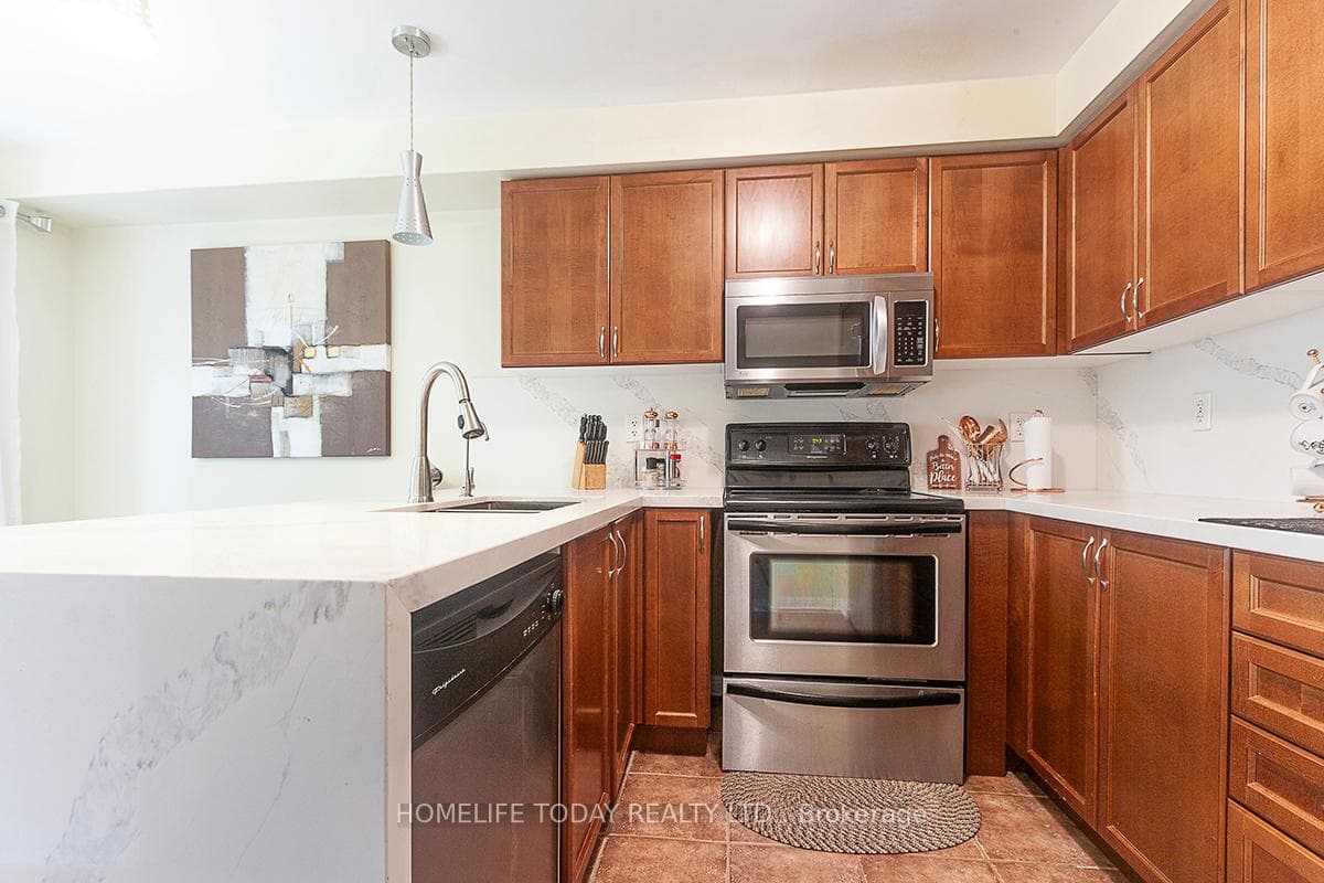 1137 Barr Crescent photo 16