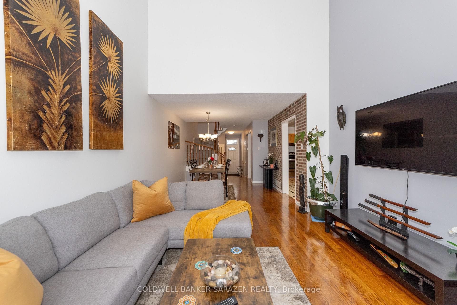 Living room - vaulted ceiling - hardwood floors