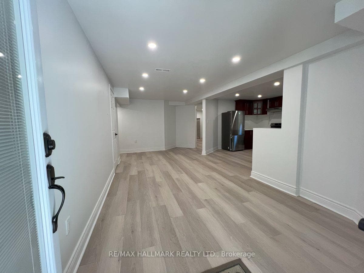 6 Ardill Crescent Unit Lower photo 4