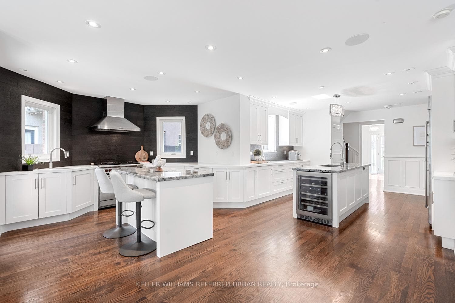 5 Lawrence Crescent photo 5