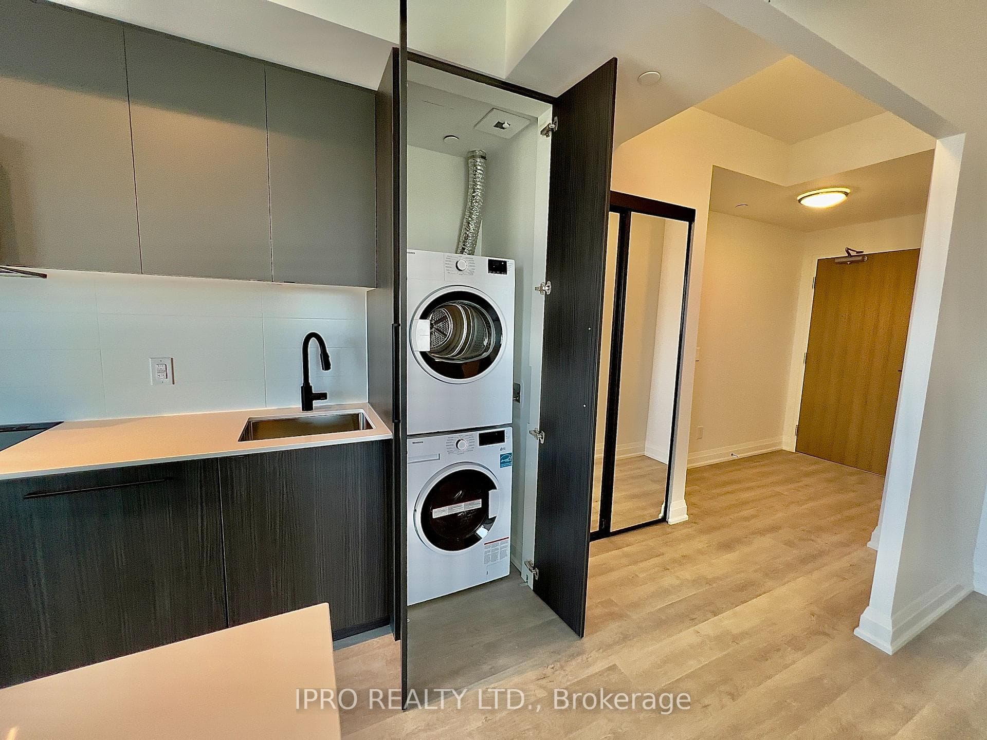 2369 Danforth Avenue Unit 905 photo 30