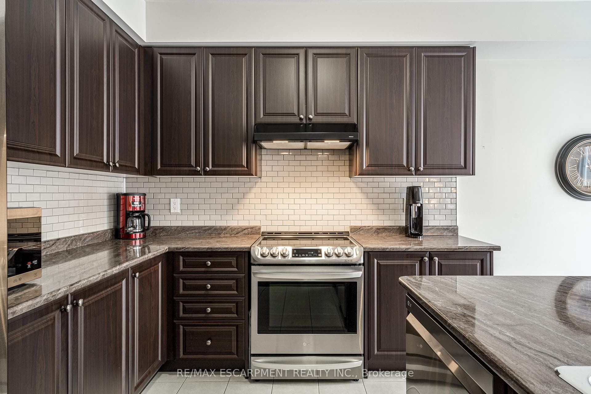 196 Kinsman Drive photo 15