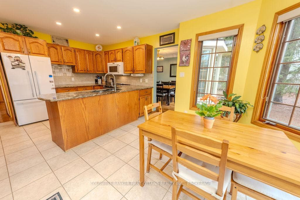 566 Sycamore Street photo 11