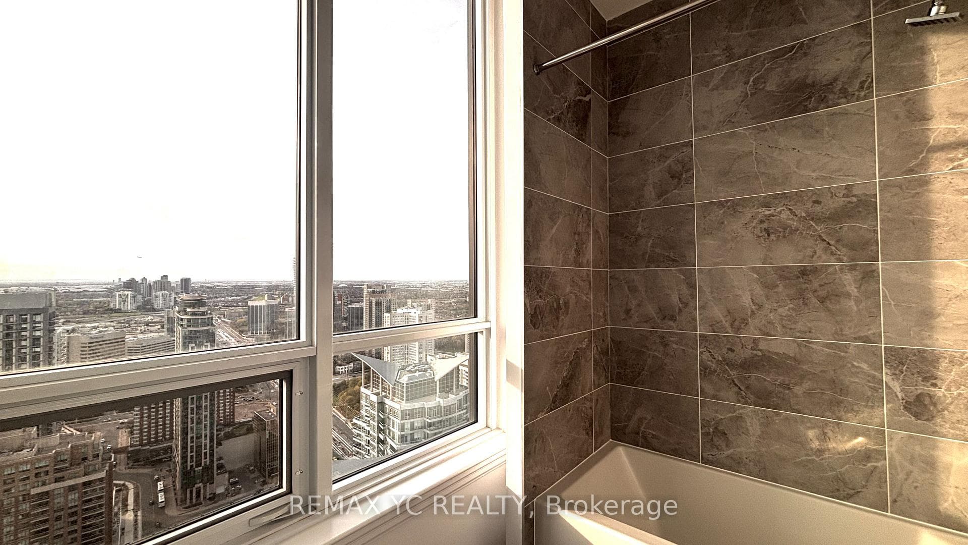 30 Elm Drive Unit PH06 photo 12