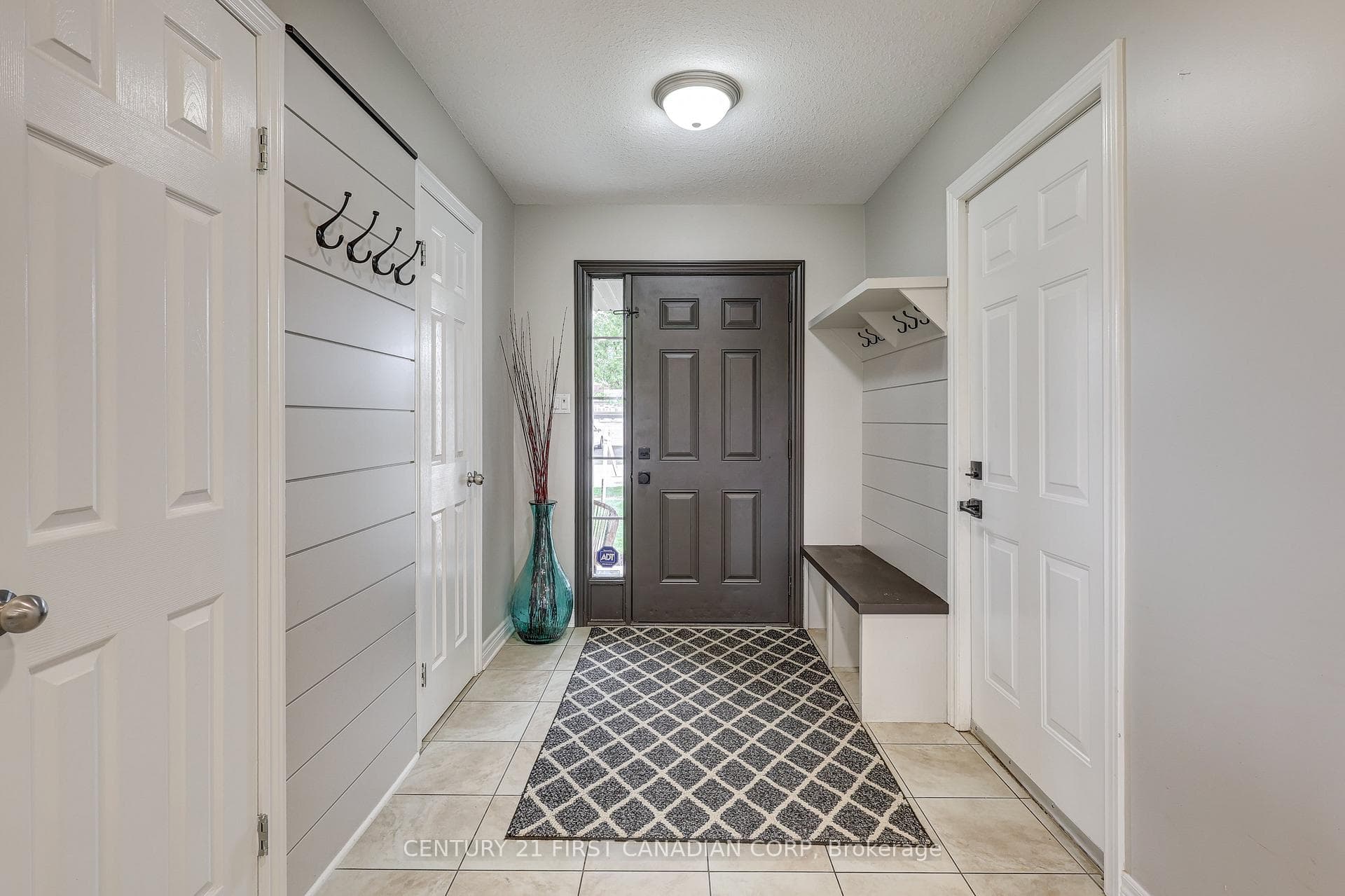 1558 Evans Boulevard photo 3