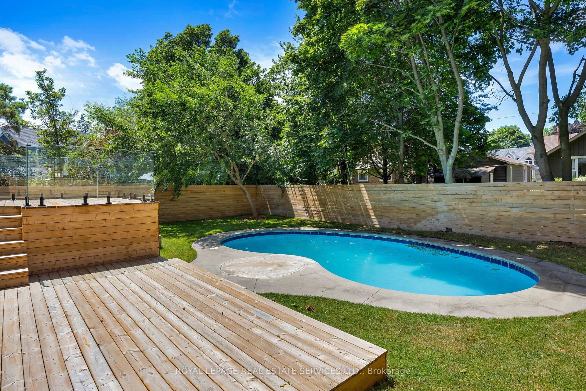 1405 Acton Crescent photo 47