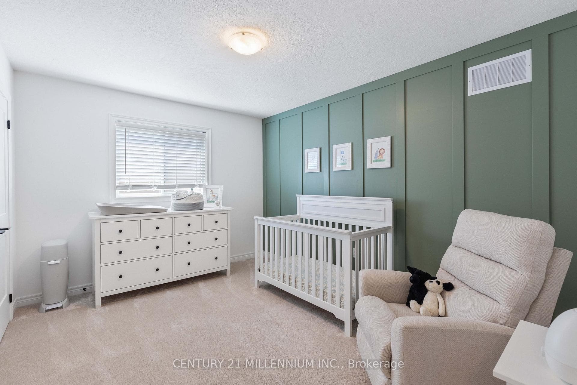 135 Plewes Drive photo 25