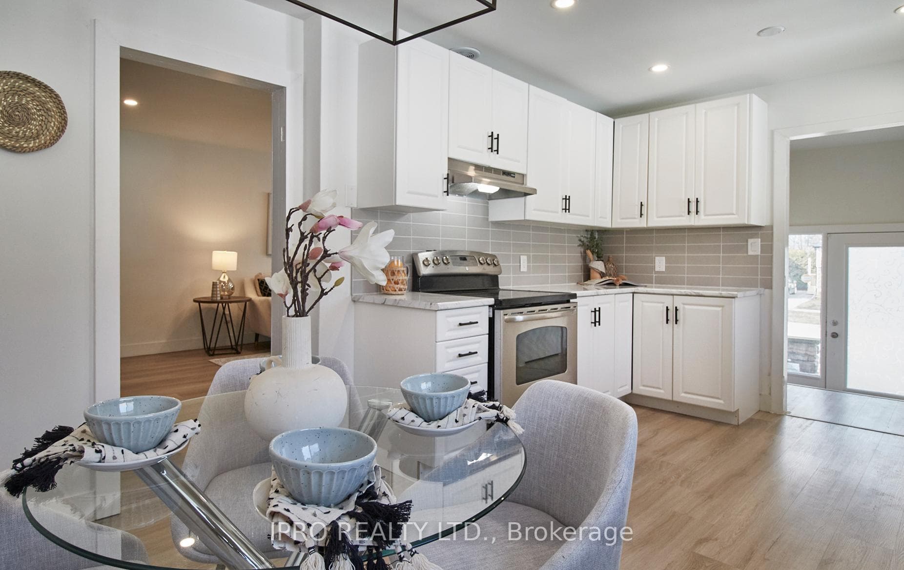 427 Adelaide Avenue photo 11