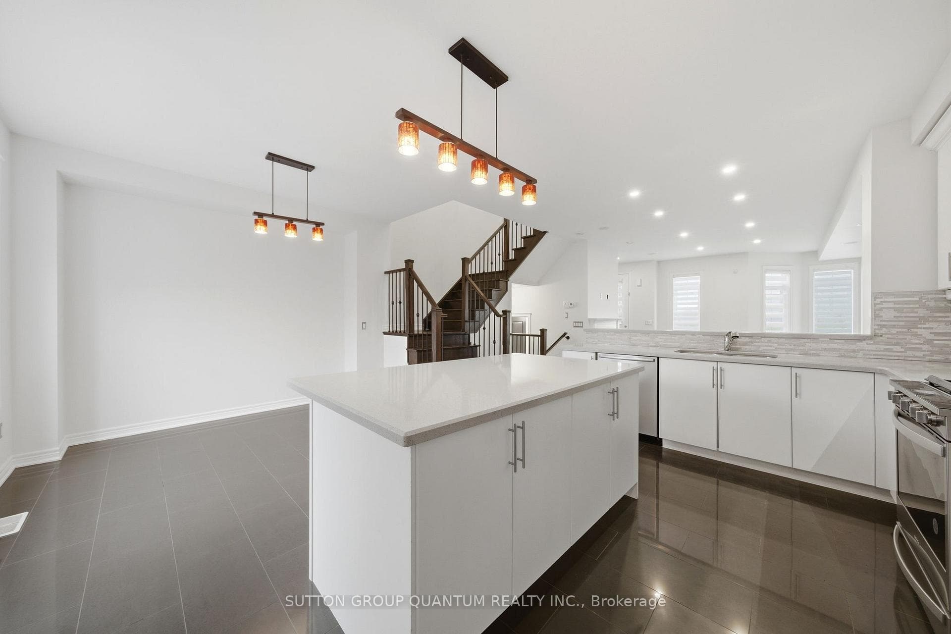 3073 Neyagawa Boulevard photo 9