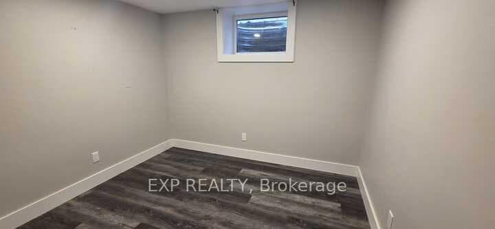 96 Geneva Crescent Unit B photo 11