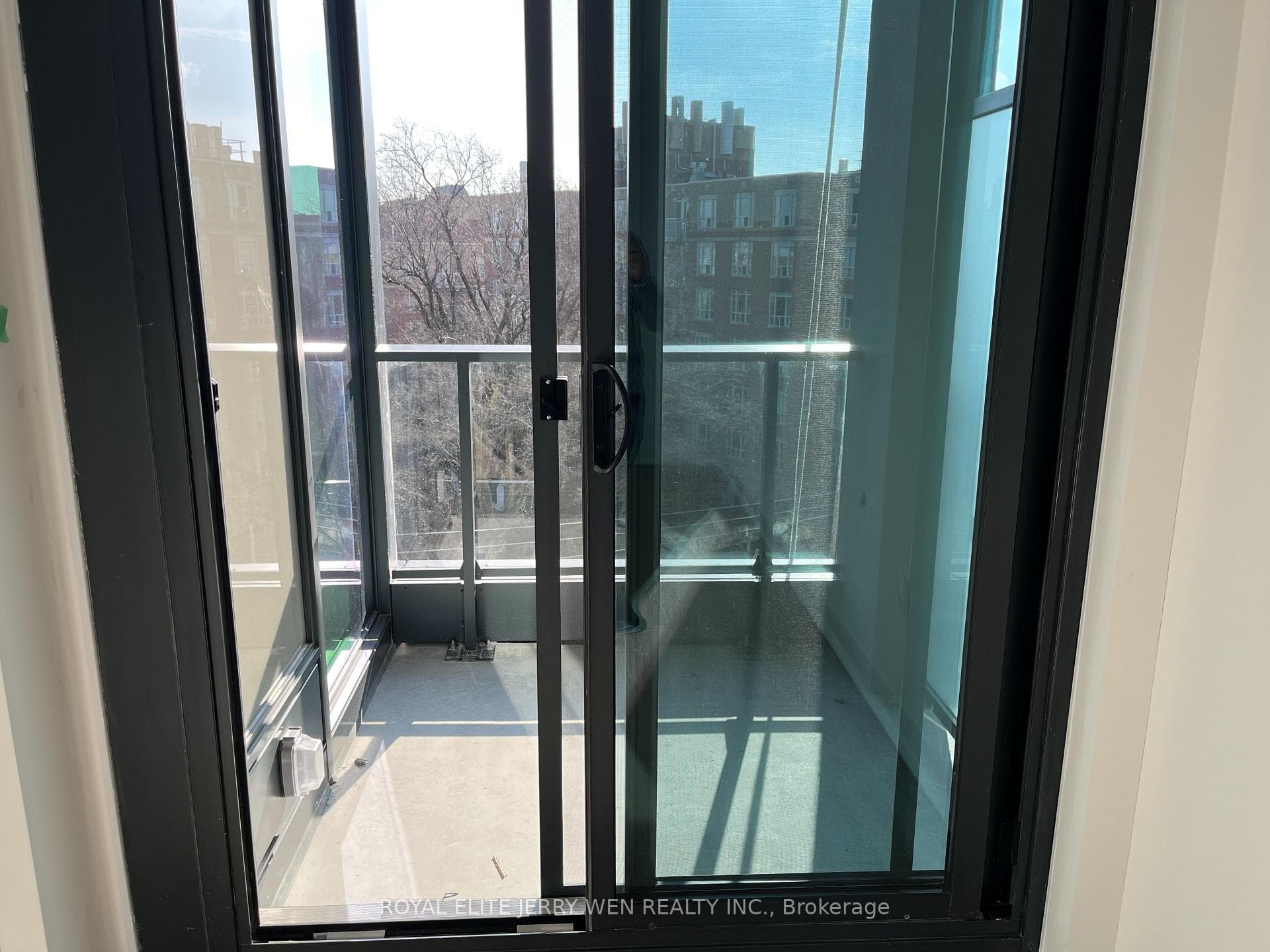 250 Lawrence Avenue Unit 613 photo 16