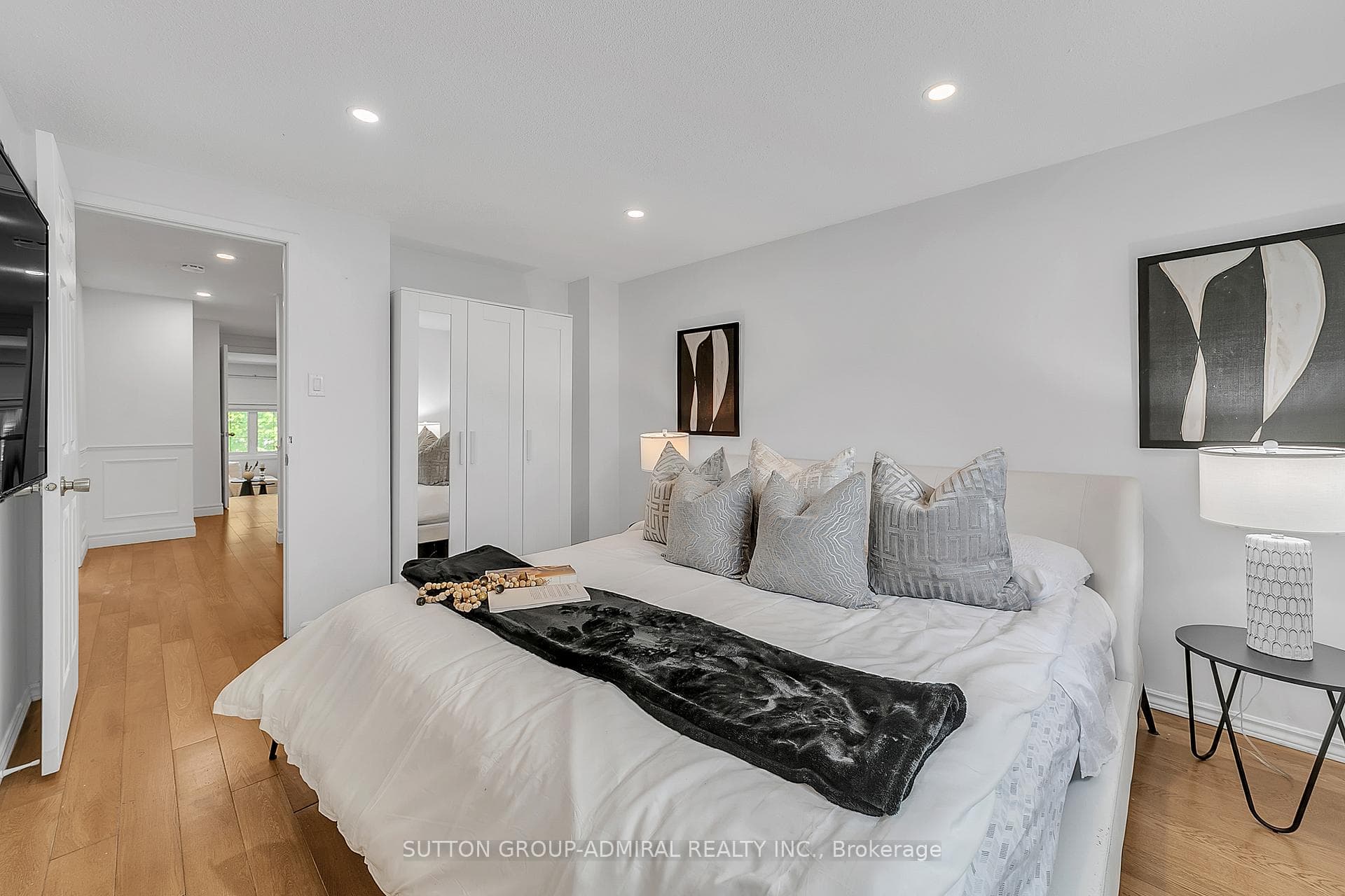 10 Park Lane Circle photo 37