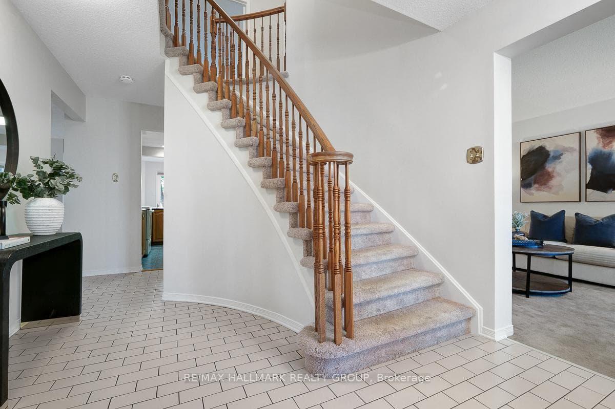 126 Dossetter Way photo 3