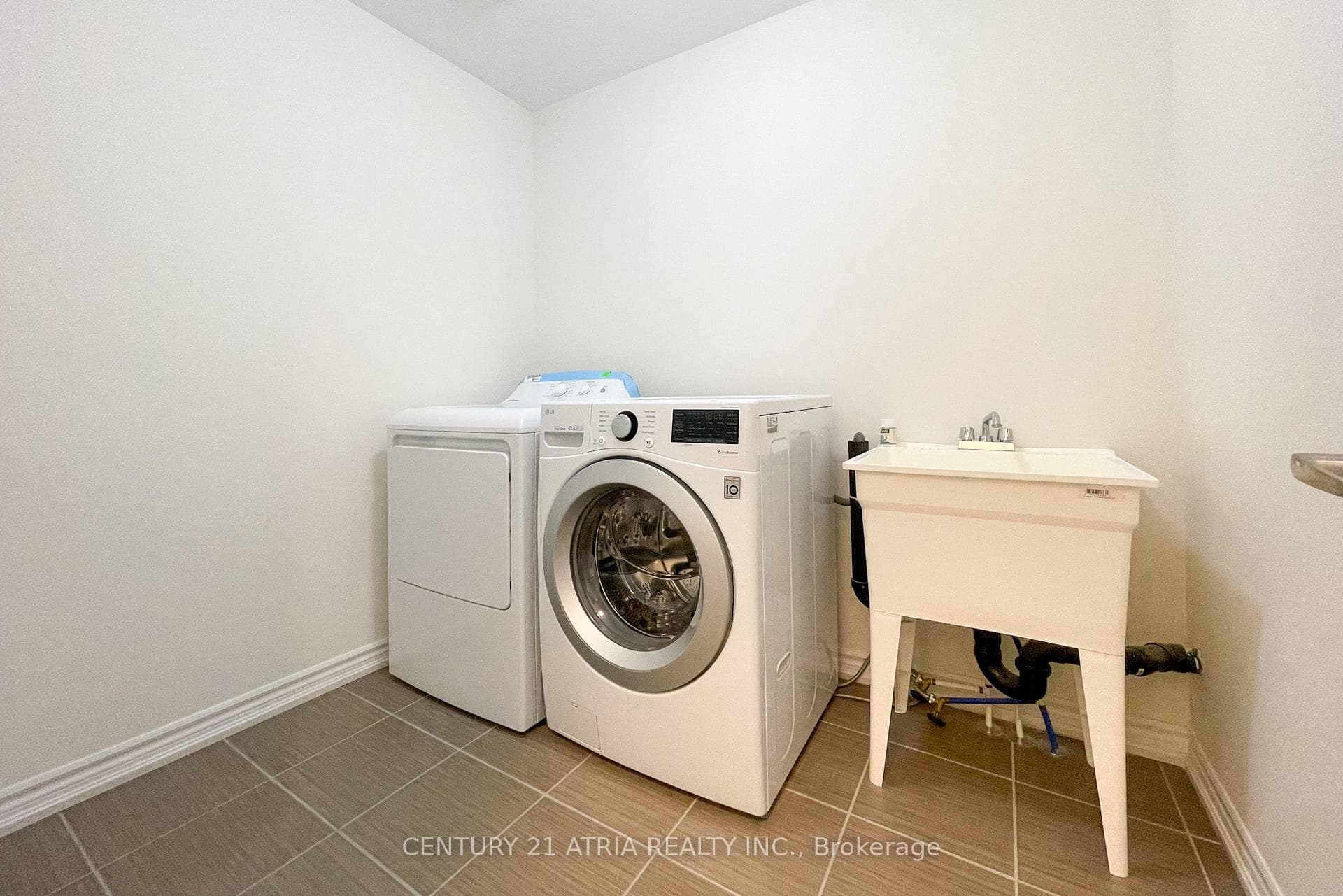 214 William Forster Road photo 19