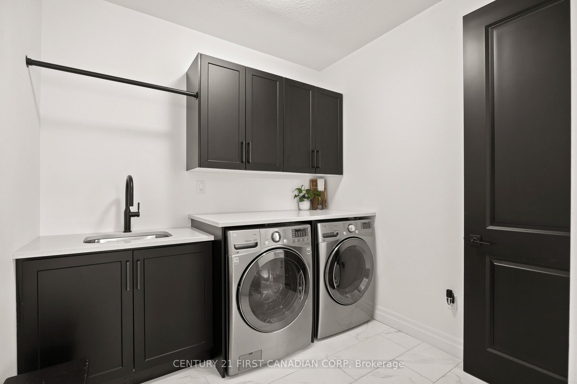 8 Oscar Davis Court photo 17