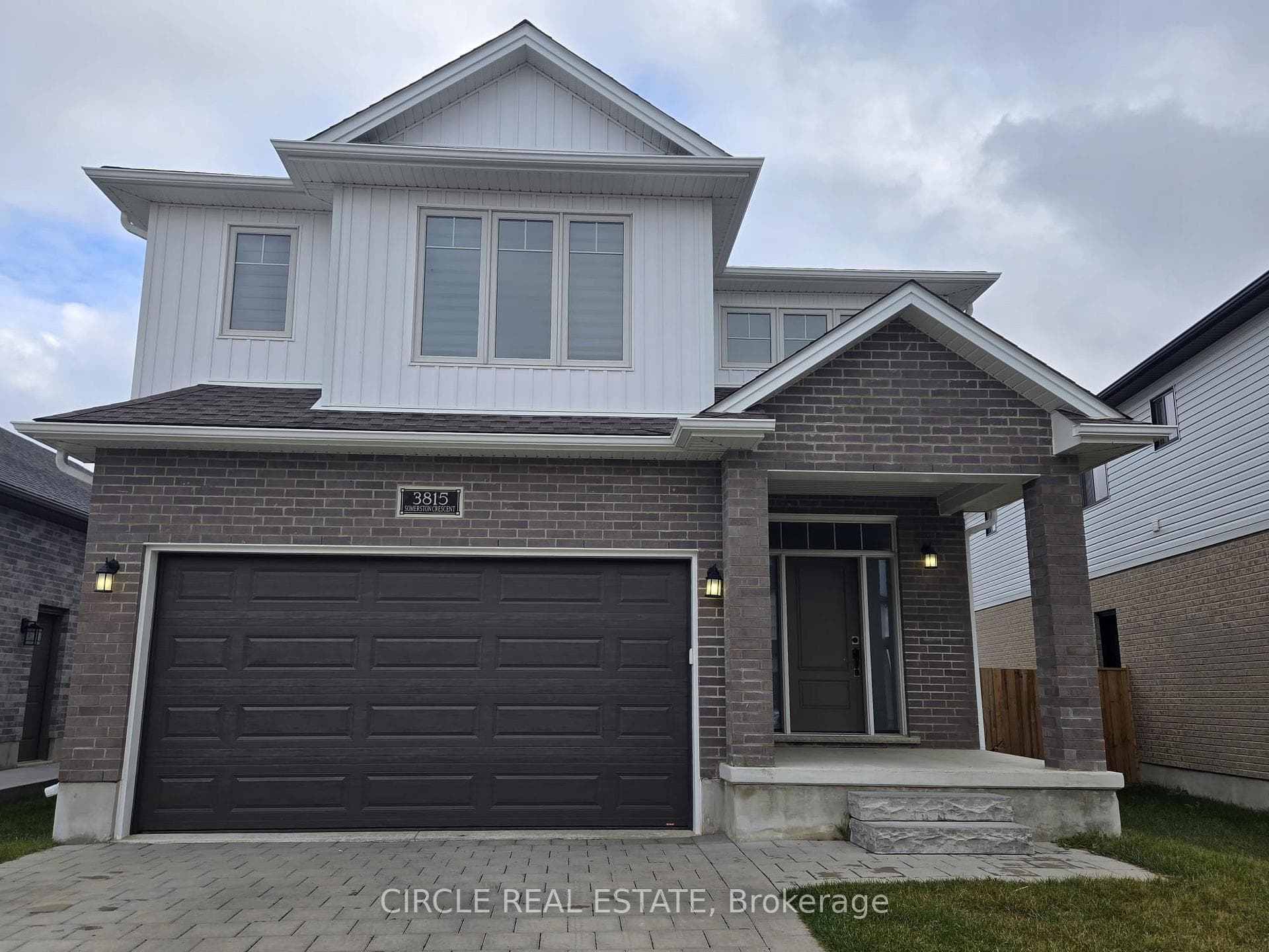 3815 Somerston Crescent photo 1