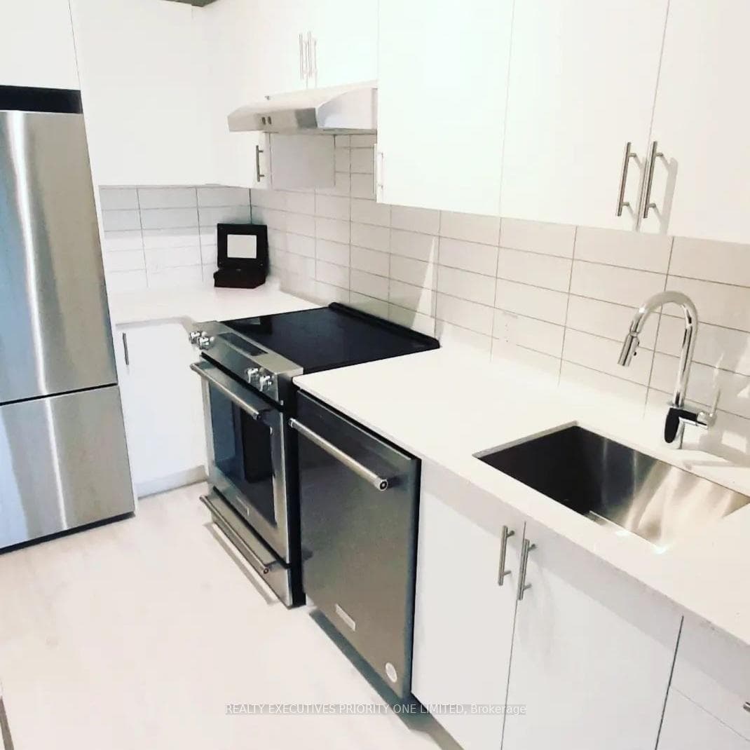 9000 Jane Street Unit 1416 photo 3