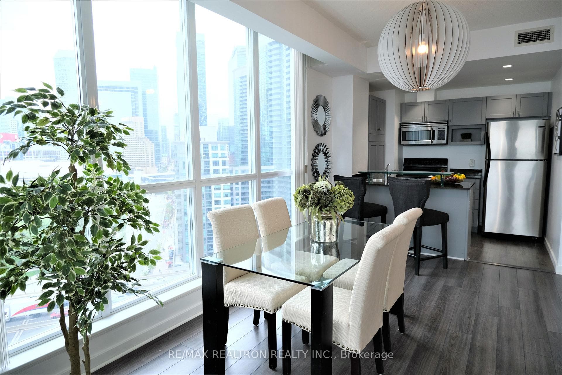 218 Queens Quay Unit 1612 photo 8