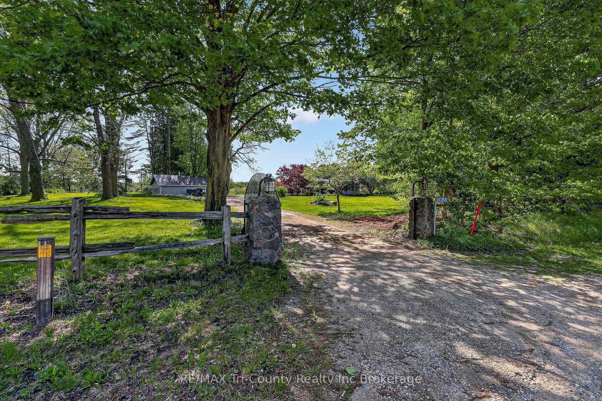 9088 Culloden Road photo 2