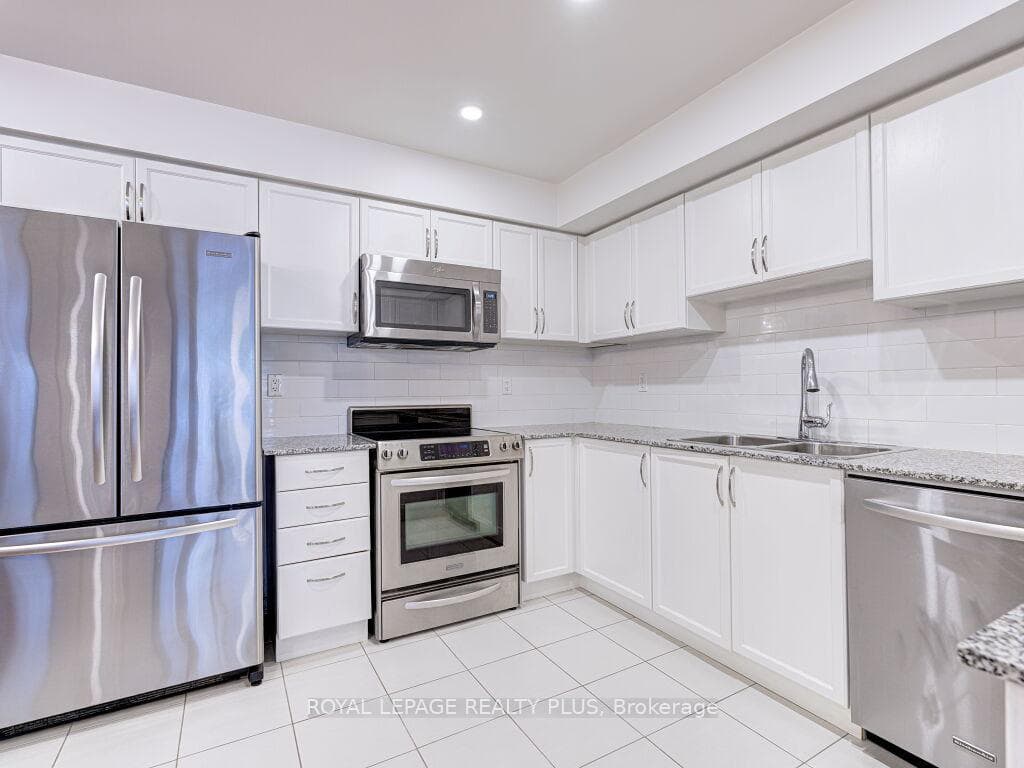 142 Widdicombe Hill Boulevard Unit 520 photo 18