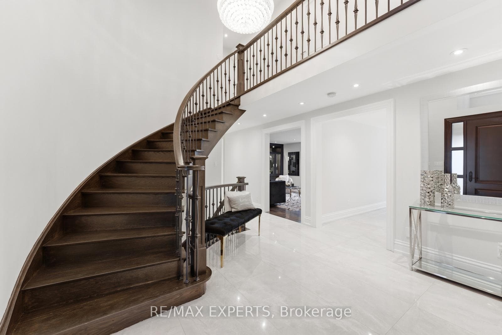 102 Kiloran Avenue photo 5