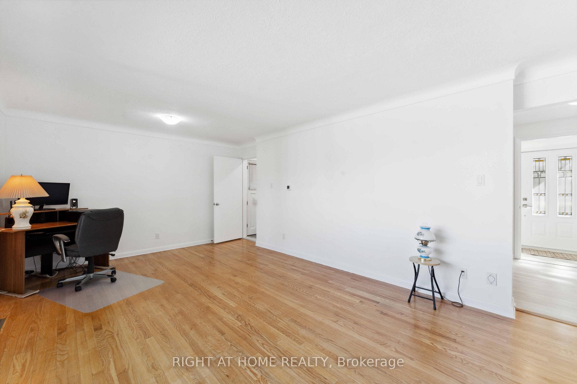 950 Woodroffe Avenue photo 7