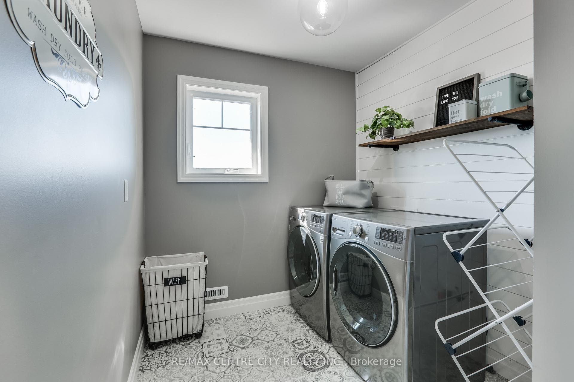 108 Stuart Avenue photo 26