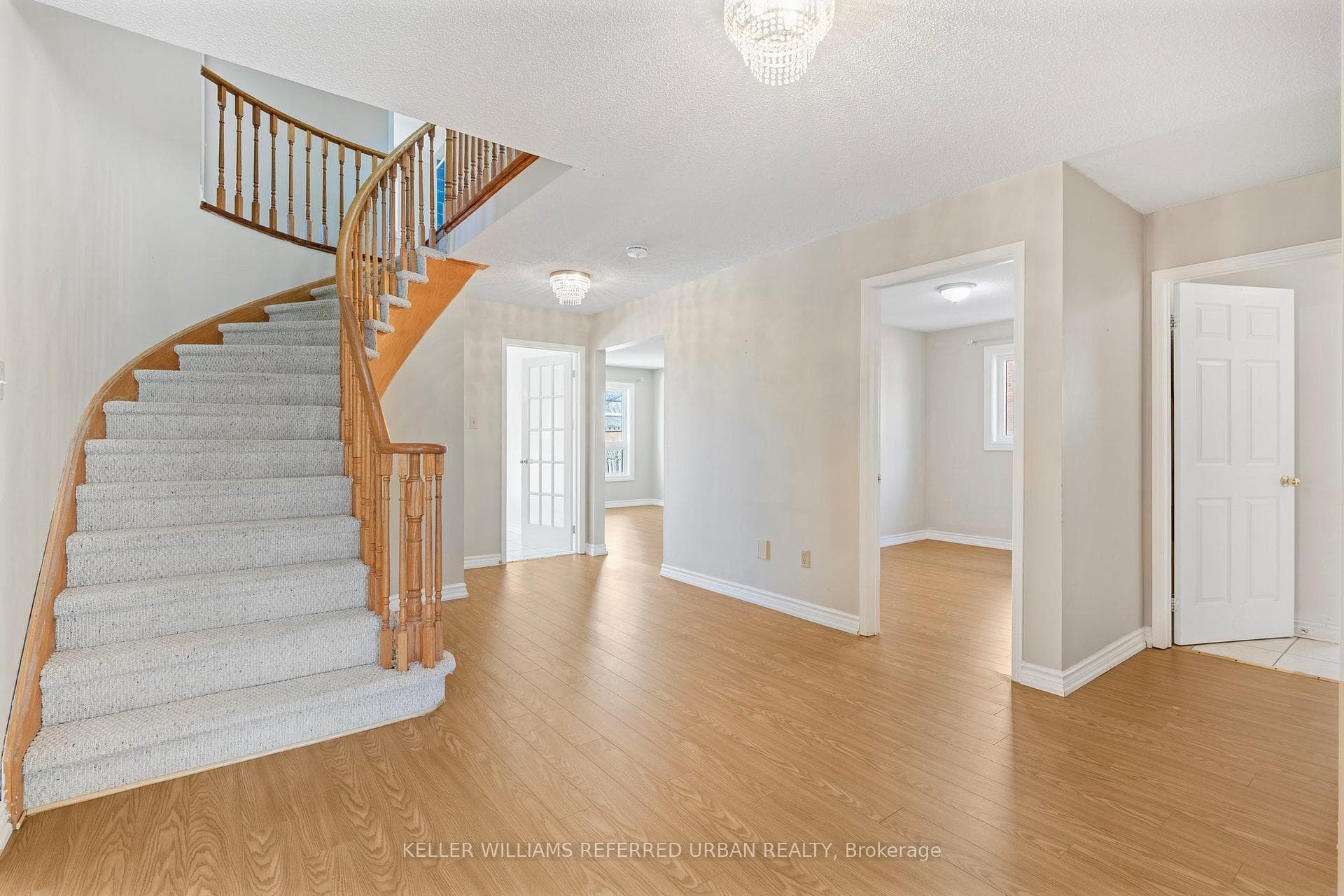 689 Leslie Valley Drive Unit MAIN photo 4
