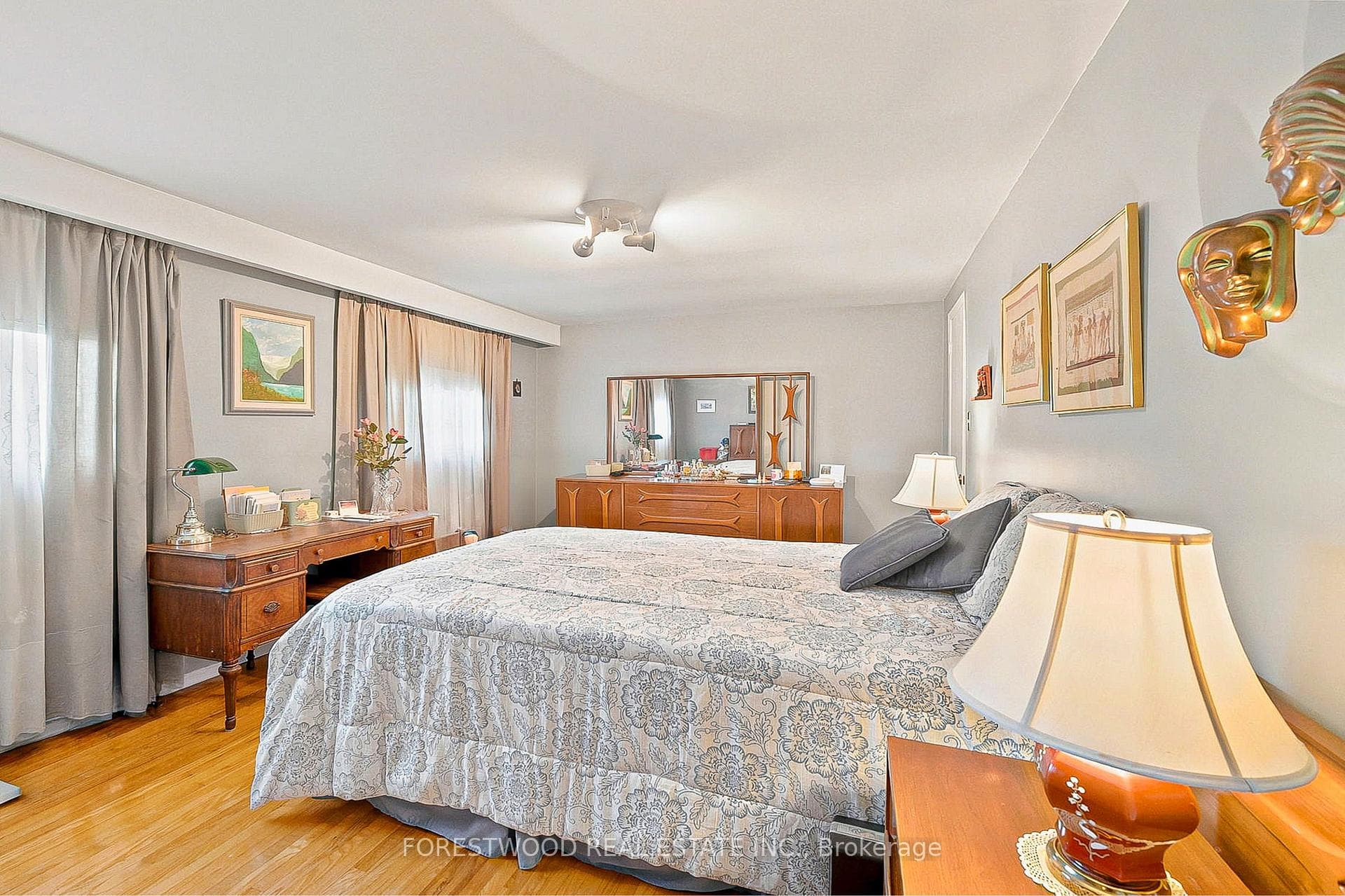 523 Hyacinthe Boulevard photo 21