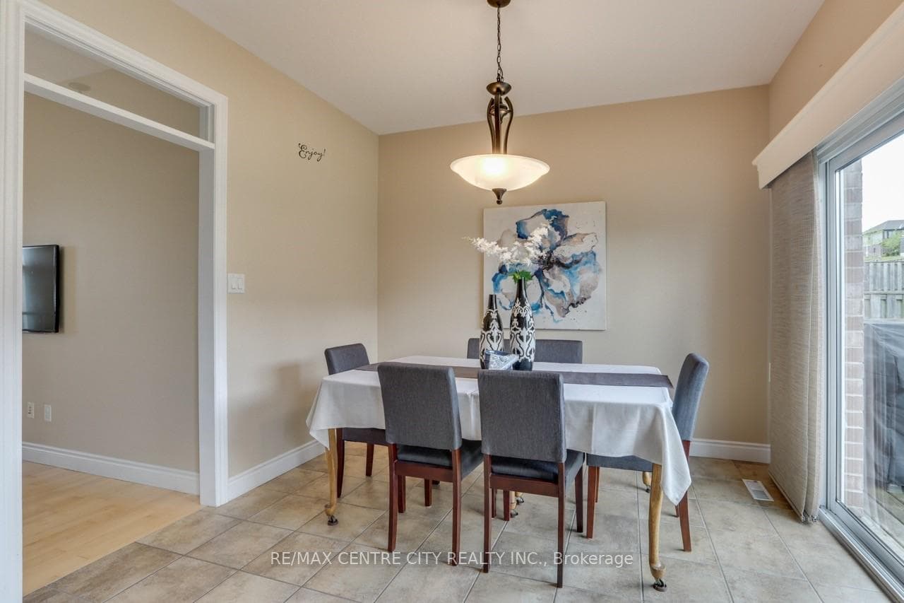 586 Garibaldi Avenue photo 11